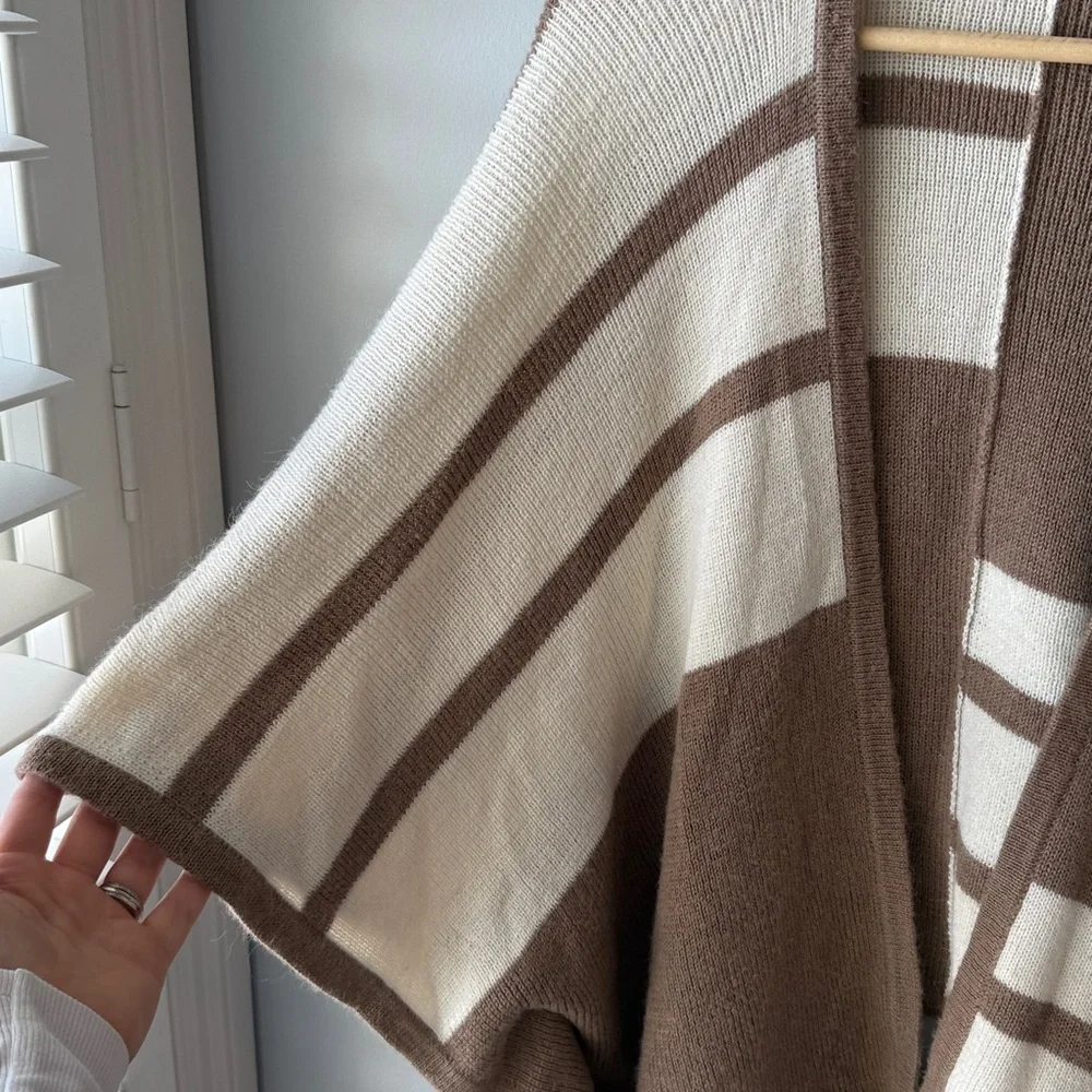 Brochu Walker City Poncho Kimono Knit Cardigan‎